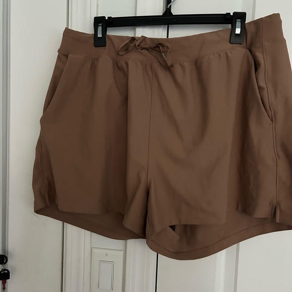 Old Navy Pants - Brown athletic shorts